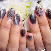 成増徒歩3分女性限定サロン｜フェイシャル・プラズマ・ネイル ビューティスタジオCenbless（センブレス）シンプル派も虜に！ブラック×煌めきの大人ネイル