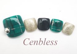 Cenbless 成増フェイシャル&ネイルサロン クリスマスカラーのチェック柄フットネイル