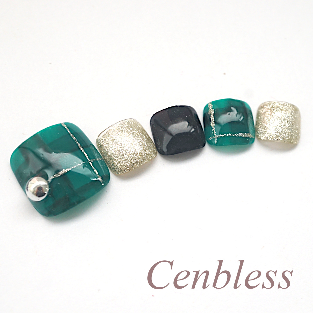 Cenbless　成増フェイシャル＆ネイルサロン　クリスマスカラーのチェック柄フットネイル