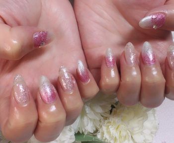 成増徒歩3分のフェイシャルエステ・ネイルサロン ビューティスタジオCenbless（センブレス）　パールホワイト×ピンクの輝きでやわらかく♪オーロラ満載のキラッキラネイル
