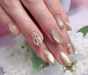 成増徒歩3分のフェイシャルエステ・ネイルサロン ビューティスタジオCenbless（センブレス）　秋色マグネット×ビジューで魅せるエレガントネイル