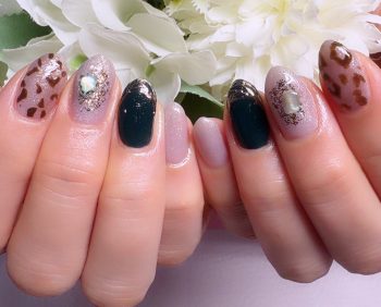 Cenbless　成増フェイシャル＆ネイルサロン　秋色レオパード×ワインで大人可愛く モスグリーンが効いた上品ニュアンスネイル