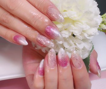 成増徒歩3分のフェイシャルエステ・ネイルサロン ビューティスタジオCenbless（センブレス）　パールホワイト×ピンクの輝きでやわらかく♪オーロラ満載のキラッキラネイル