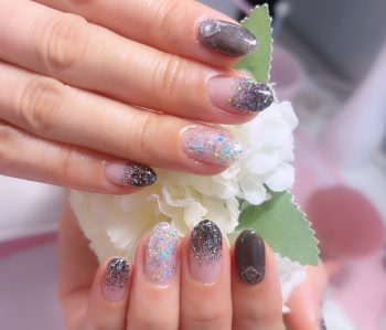成増徒歩3分のフェイシャルエステ・ネイルサロン ビューティスタジオCenbless（センブレス）　ブラック×シルバーで魅せるクールビューティーな大人ネイル