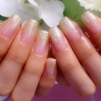 成増徒歩3分のフェイシャルエステ・ネイルサロン ビューティスタジオCenbless（センブレス）　お気に入りのリピートカラー♪上品ゴールドラメの輝きネイル