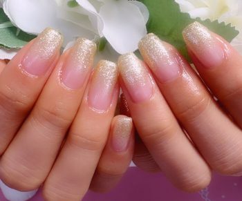 成増徒歩3分のフェイシャルエステ・ネイルサロン ビューティスタジオCenbless(センブレス) お気に入りのリピートカラー♪上品ゴールドラメの輝きネイル