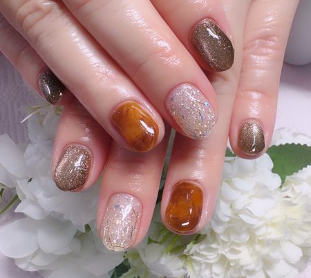 成増徒歩3分のフェイシャルエステ・ネイルサロン ビューティスタジオCenbless（センブレス）　ブラウンキャッツアイ×べっ甲アート！艶と深みの秋ネイル