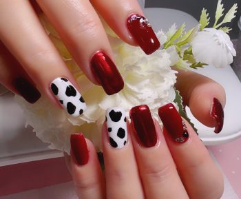 成増徒歩3分のフェイシャルエステ・ネイルサロン ビューティスタジオCenbless(センブレス) ボルドー×ダルメシアンで秋モードに♪華やかアレンジネイル
