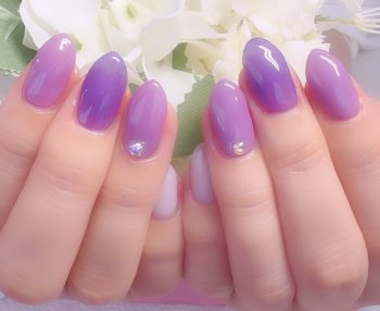成増徒歩3分のフェイシャルエステ・ネイルサロン ビューティスタジオCenbless(センブレス) ライラックが映える上品ワンカラー♪特別な日にふさわしいパープルネイル