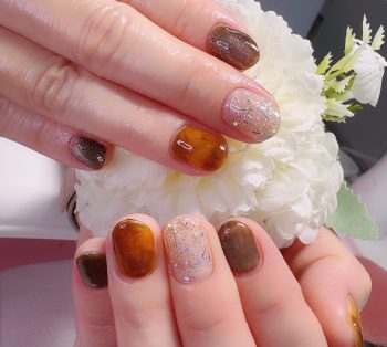 成増徒歩3分のフェイシャルエステ・ネイルサロン ビューティスタジオCenbless（センブレス）　ブラウンキャッツアイ×べっ甲アート！艶と深みの秋ネイル