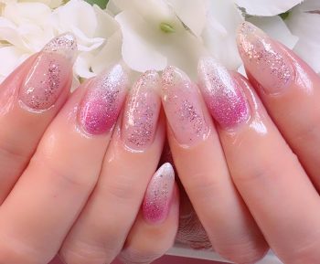 成増徒歩3分のフェイシャルエステ・ネイルサロン ビューティスタジオCenbless（センブレス）　パールホワイト×ピンクの輝きでやわらかく♪オーロラ満載のキラッキラネイル