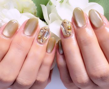 成増徒歩3分のフェイシャルエステ・ネイルサロン ビューティスタジオCenbless（センブレス）　秋色マグネット×ビジューで魅せるエレガントネイル