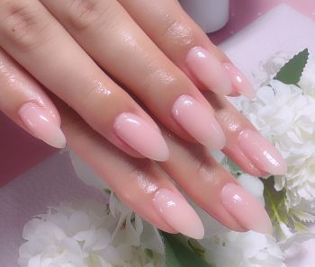 成増徒歩3分のフェイシャルエステ・ネイルサロン ビューティスタジオCenbless(センブレス)ちゅるんと艶めくピンクシアーでナチュラル可愛い美爪仕上げ♪