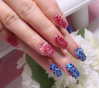 Cenbless　成増フェイシャル＆ネイルサロン　左右非対称が可愛い。赤×青のオリジナル推しカラーネイル♪