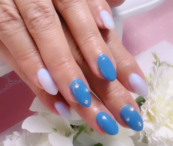 成増徒歩3分女性限定サロン|フェイシャル・プラズマ・ネイル ビューティスタジオCenbless(センブレス) 冬を先取り!雪の結晶がきらめく偏光ブルーネイル♪