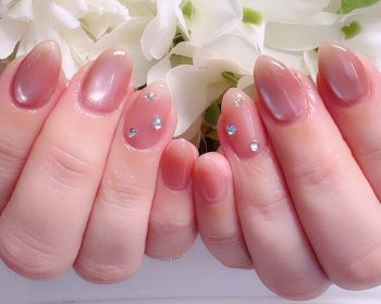 Cenbless 成増フェイシャル&ネイルサロン 初めてのナチュラル系!ローズベージュのうる艶クリスマスネイル♪