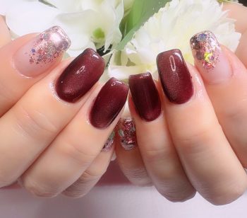 成増徒歩3分のフェイシャルエステ・ネイルサロン ビューティスタジオCenbless(センブレス)深いワインカラーで楽しむ大人のクリスマスニュアンスネイル♪