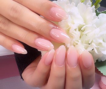 成増徒歩3分のフェイシャルエステ・ネイルサロン ビューティスタジオCenbless(センブレス)ちゅるんと艶めくピンクシアーでナチュラル可愛い美爪仕上げ♪