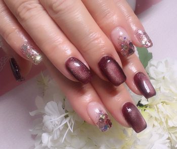 成増徒歩3分のフェイシャルエステ・ネイルサロン ビューティスタジオCenbless(センブレス)深いワインカラーで楽しむ大人のクリスマスニュアンスネイル♪