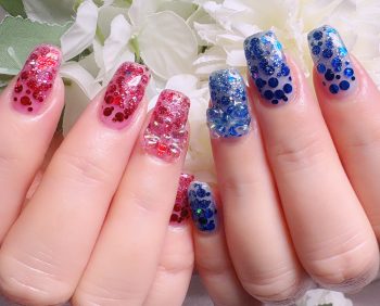 Cenbless　成増フェイシャル＆ネイルサロン　左右非対称が可愛い。赤×青のオリジナル推しカラーネイル♪