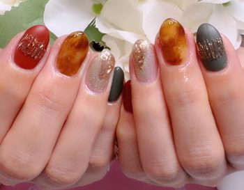 Cenbless　成増フェイシャル＆ネイルサロン　秋のこなれカラー×べっ甲でシックに♪お洒落な大人ネイル