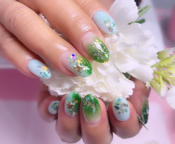 Cenbless 成増フェイシャル&ネイルサロン ミントグリーンの透明感で楽しむ大人のクリスマスネイル