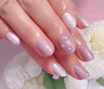 成増徒歩3分のフェイシャルエステ・ネイルサロン ビューティスタジオCenbless（センブレス）　上品さが際立つ偏光パールのクリスマスネイル♪