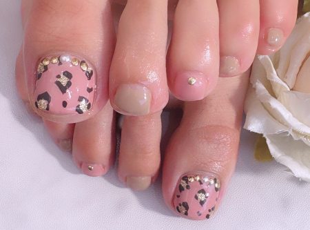 成増徒歩3分女性限定サロン｜フェイシャル・プラズマ・ネイル ビューティスタジオCenbless（センブレス）　くすみピンクで上品フットネイル！秋も足元から気分アップ