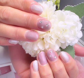 成増徒歩3分のフェイシャルエステ・ネイルサロン ビューティスタジオCenbless（センブレス）　上品さが際立つ偏光パールのクリスマスネイル♪