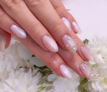 Cenbless 成増フェイシャル&ネイルサロン 冬を先取り。偏光パールがきらめく雪の結晶ネイル♪