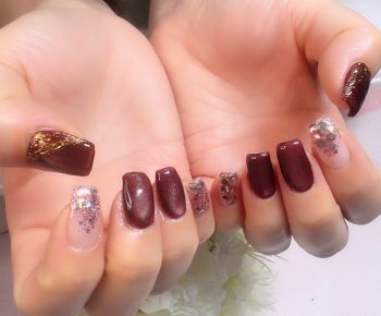成増徒歩3分のフェイシャルエステ・ネイルサロン ビューティスタジオCenbless(センブレス)深いワインカラーで楽しむ大人のクリスマスニュアンスネイル♪