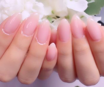 成増徒歩3分のフェイシャルエステ・ネイルサロン ビューティスタジオCenbless(センブレス)ちゅるんと艶めくピンクシアーでナチュラル可愛い美爪仕上げ♪