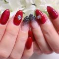 成増徒歩3分女性限定サロン｜フェイシャル・プラズマ・ネイル ビューティスタジオCenbless（センブレス）　スパイシーレッドが主役。冬の輝きを集めたマグネット＆ラメグラネイル♪