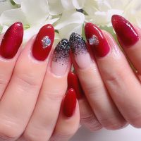 成増徒歩3分女性限定サロン｜フェイシャル・プラズマ・ネイル ビューティスタジオCenbless（センブレス）　スパイシーレッドが主役。冬の輝きを集めたマグネット＆ラメグラネイル♪
