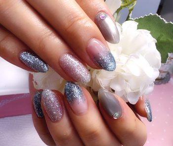 Cenbless 成増フェイシャル&ネイルサロン 澄んだ水色がきらめく。冬に映える透明感ネイル♪