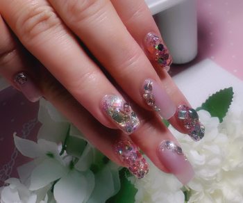 Cenbless　成増フェイシャル＆ネイルサロン　年末年始を彩る。上品にきらめくご褒美ネイル♪