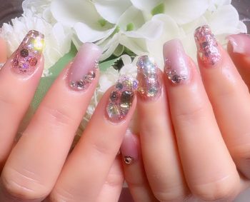 Cenbless　成増フェイシャル＆ネイルサロン　年末年始を彩る。上品にきらめくご褒美ネイル♪