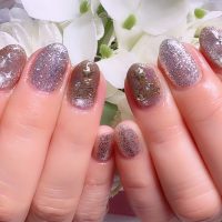 Cenbless 成増フェイシャル&ネイルサロン さりげなく詰め込んだ大人のクリスマス。シャンパン×シルバーの上品ネイル
