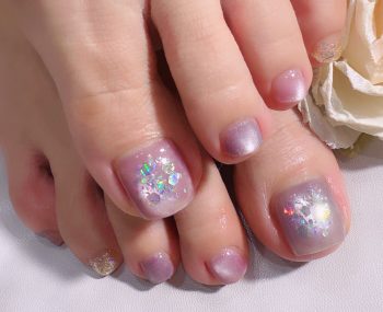 Cenbless　成増フェイシャル＆ネイルサロン　淡いライラックがふわりと光る。微粒子マグネットのフットネイル
