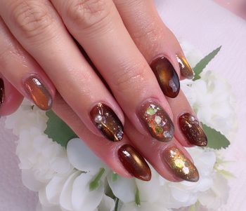 Cenbless　成増フェイシャル＆ネイルサロン　冬の煌めきを指先に♪大人のブラウンマグネットネイル