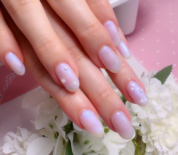 Cenbless　成増フェイシャル＆ネイルサロン　冬の装いにもぴったり！偏光パールホワイトネイル