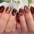 Cenbless 成増フェイシャル&ネイルサロン 冬の煌めきを指先に♪大人のブラウンマグネットネイル