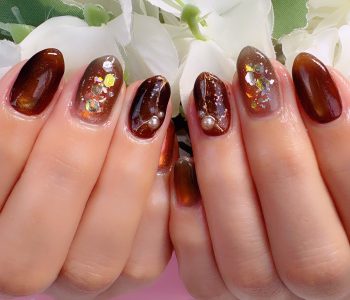 Cenbless　成増フェイシャル＆ネイルサロン　冬の煌めきを指先に♪大人のブラウンマグネットネイル