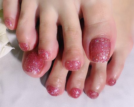 Cenbless　成増フェイシャル＆ネイルサロン　初めてのフットネイル。ピンクラメで冬の足元を華やかに♪