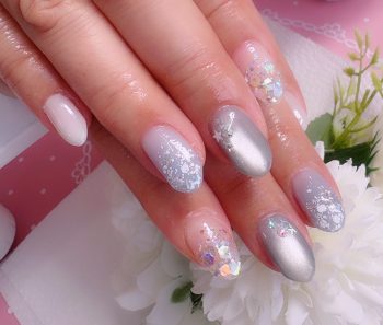 成増徒歩3分のフェイシャルエステ・ネイルサロン ビューティスタジオCenbless(センブレス) 冬の柔らかな気分に寄り添うブルー系ネイル