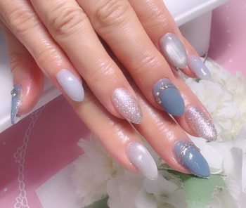 成増徒歩3分女性限定サロン｜フェイシャル・プラズマ・ネイル ビューティスタジオCenbless（センブレス）　大人気クリスマスネイルデザインを、冬のブルーで上品にシフト♪