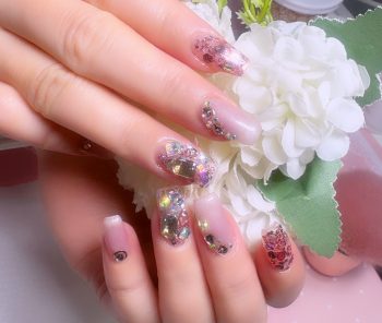 Cenbless　成増フェイシャル＆ネイルサロン　年末年始を彩る。上品にきらめくご褒美ネイル♪