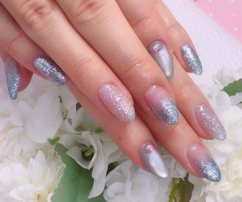 Cenbless 成増フェイシャル&ネイルサロン 澄んだ水色がきらめく。冬に映える透明感ネイル♪