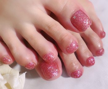 Cenbless　成増フェイシャル＆ネイルサロン　初めてのフットネイル。ピンクラメで冬の足元を華やかに♪