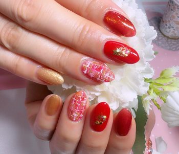 Cenbless 成増フェイシャル&ネイルサロン きれいな赤で楽しむ大人ガーリー。ツィードのクリスマスネイル♪